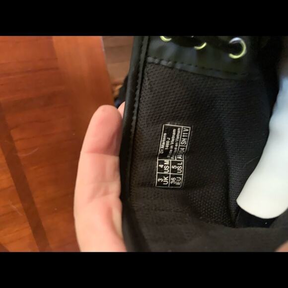 Doc martens docs kids childrens white w zip up sides a few scuffs but EUC! Sz 4 - Picture 5 of 9